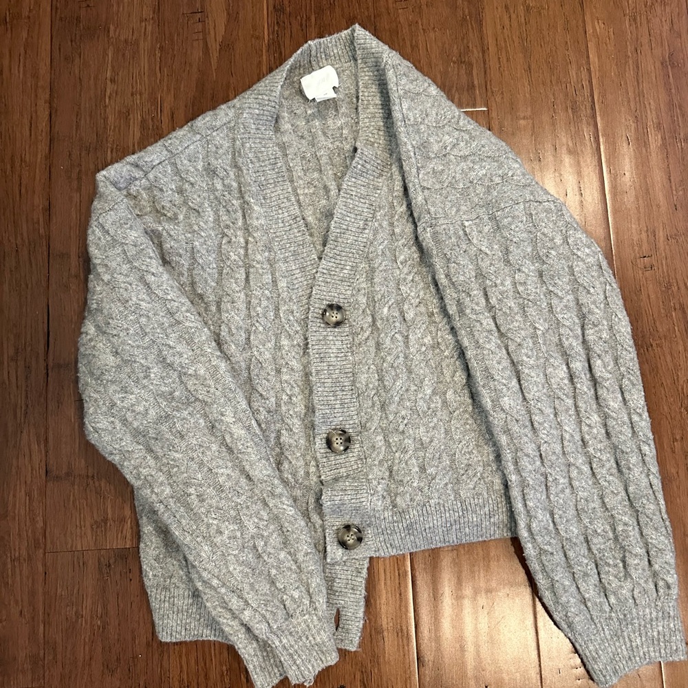 Women’s Gray Cable Knit Sweater